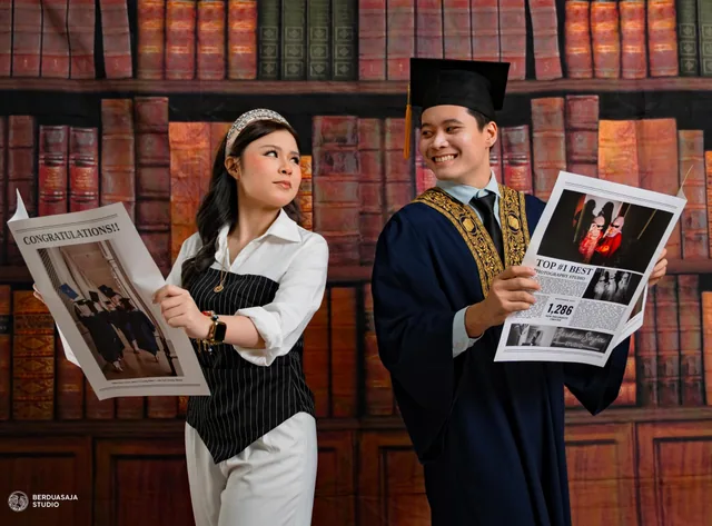 Graduation Portraits by BerduaSaja Studio