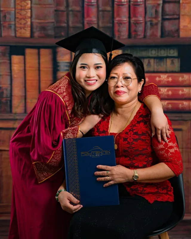 Graduate hugging her mother